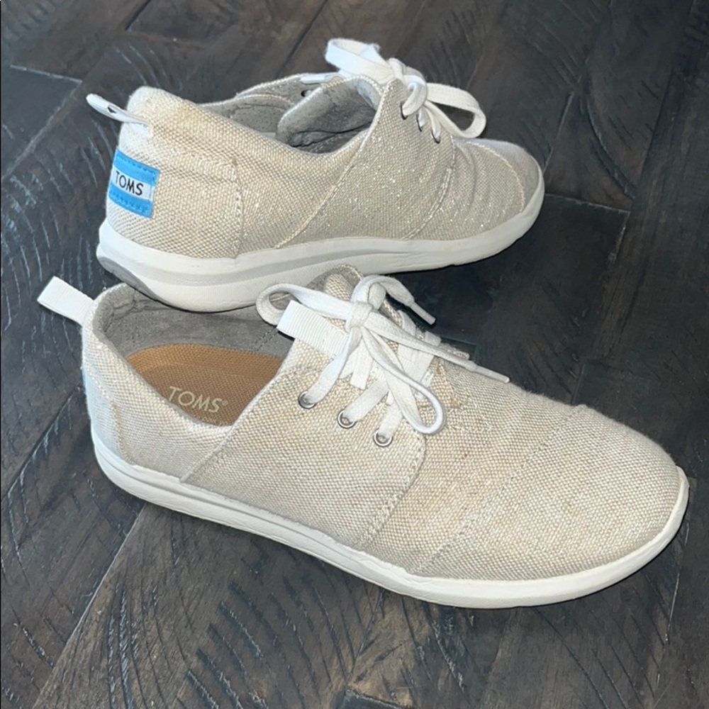 Toms shoes 💫